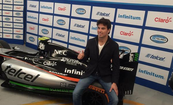 Fans y medios de comunicación compiten con Checo Pérez en el evento #CorreConCheco