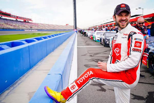 Sigue en Infinitum la serie NASCAR desde Phoenix y al mexicano Daniel Suárez