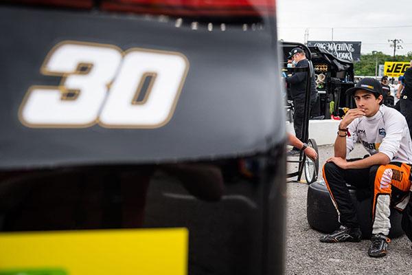 Sale ileso Max Gutiérrez de un percance y logra top-5 en ARCA East en Dover