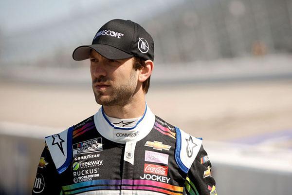 Llega Daniel Suárez a Darlington con la urgencia de regresar al top-10