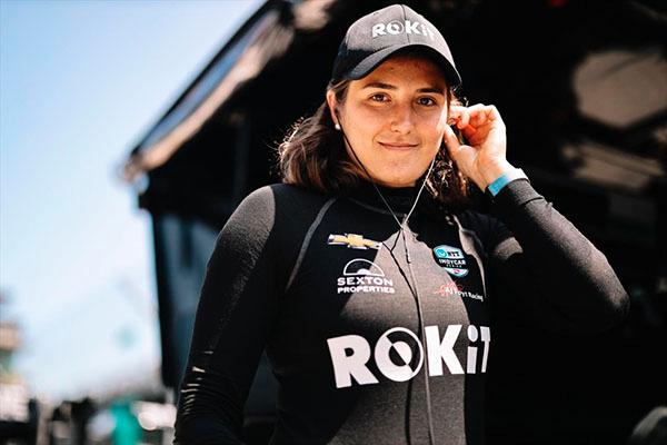 Salva Tatiana Calderón top-15 en caótica carrera en el Indianápolis y lidera su primera vuelta en IndyCar