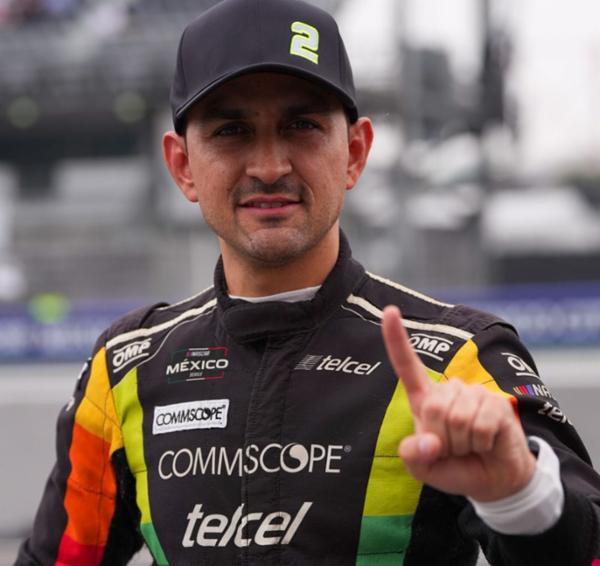 Abraham Calderón cobra revancha en el Hermanos Rodríguez y asegura su pase a playoffs de NASCAR México