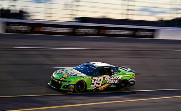 Daniel logra segundo top-10 consecutivo tras gran remontada en Richmond