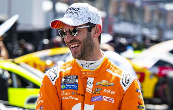 Robusta carrera de Daniel Suárez en Charlotte lo regresa al top-10 de NASCAR Cup