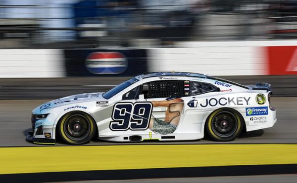 Daniel Suárez quedó fuera del top-20 en la penúltima fecha de NASCAR Cup