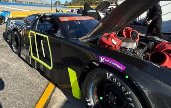 Gran esfuerzo de Eloy López, pero un percance sella su suerte en el Clásico de Acción de Gracias