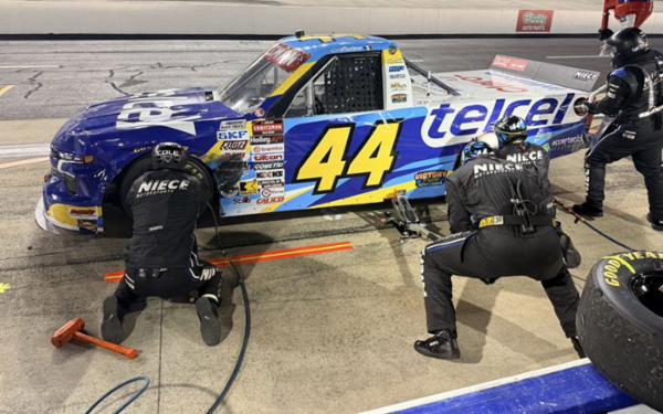 Andr&eacute;s P&eacute;rez de Lara vuelve a la camioneta #44 Telcel-Claro-Infinitum para desafiar el &oacute;valo de Texas