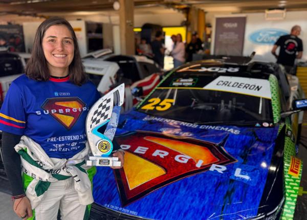 Podio de Tatiana Calder&oacute;n en Challenge de NASCAR Brasil