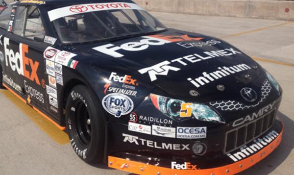 Rovelo vuelve a la pista y disputa final de NASCAR M&eacute;xico