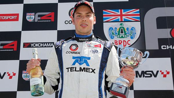 Podio de Diego Menchaca en Snetterton 300