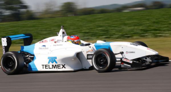 Diego Menchaca, a desafiar la pista de Oulton Park en F4 BRDC