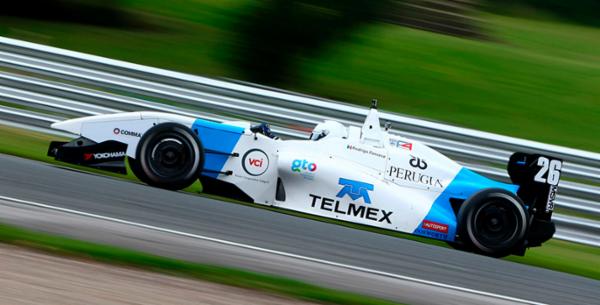 Fonseca abandona en Oulton Park tras re&ntilde;ida batalla por la 8&ordf; posici&oacute;n