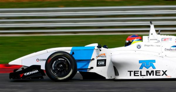 Diego Menchaca, a cerrar fuerte en Donington Park