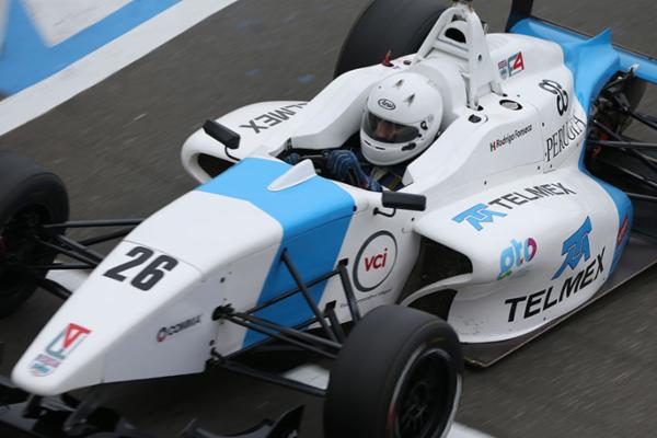 Rodrigo Fonseca finaliza 11&ordm; en la primera de Donington Park