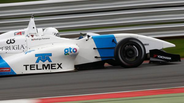 Contacto afecta a Rodrigo Fonseca en la primera de “Snetterton 300”