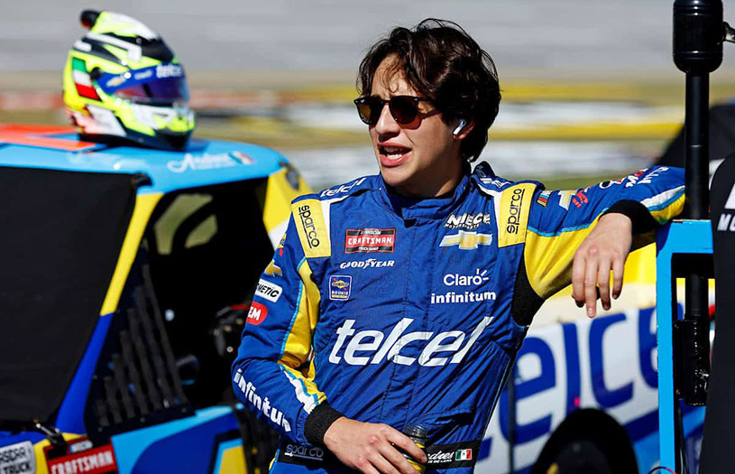 Andrés Pérez de Lara ataca la pista de Lime Rock en la camioneta #44 Telcel-Claro-Infinitum