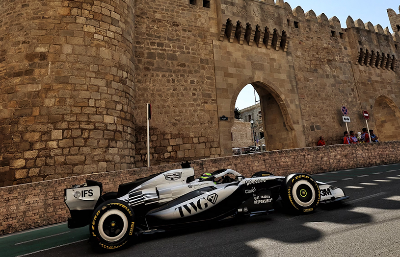 GP de Azerbaiyán: Sergio Pérez remonta hasta la posición 14 y Bottas abandona en el final
